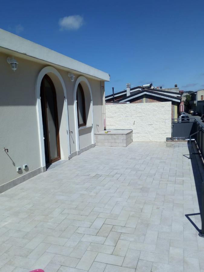 Luminoso Appartamento Con Terrazza......C.U......Q2483 Sìnnai Eksteriør billede