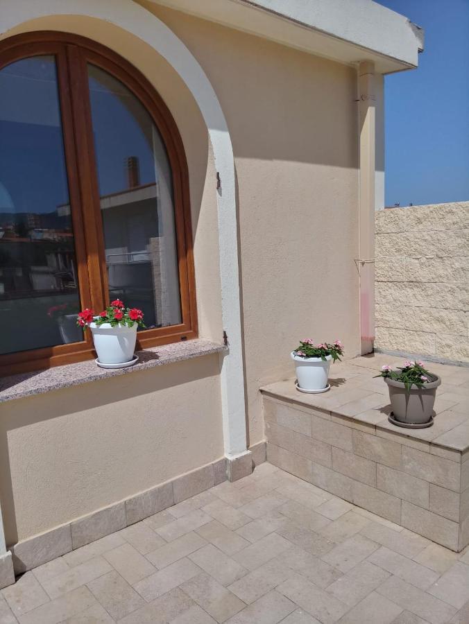 Luminoso Appartamento Con Terrazza......C.U......Q2483 Sìnnai Eksteriør billede